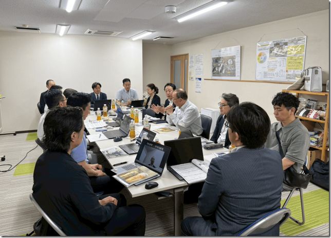 オンライン併用で行われる討議会